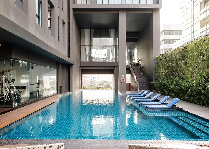 Hotel Estella Ekkamai 4*